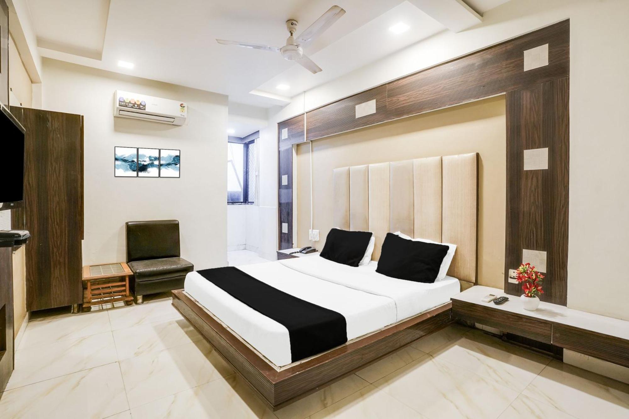Hotel O Vanya Palace Ahmedabad Exterior photo