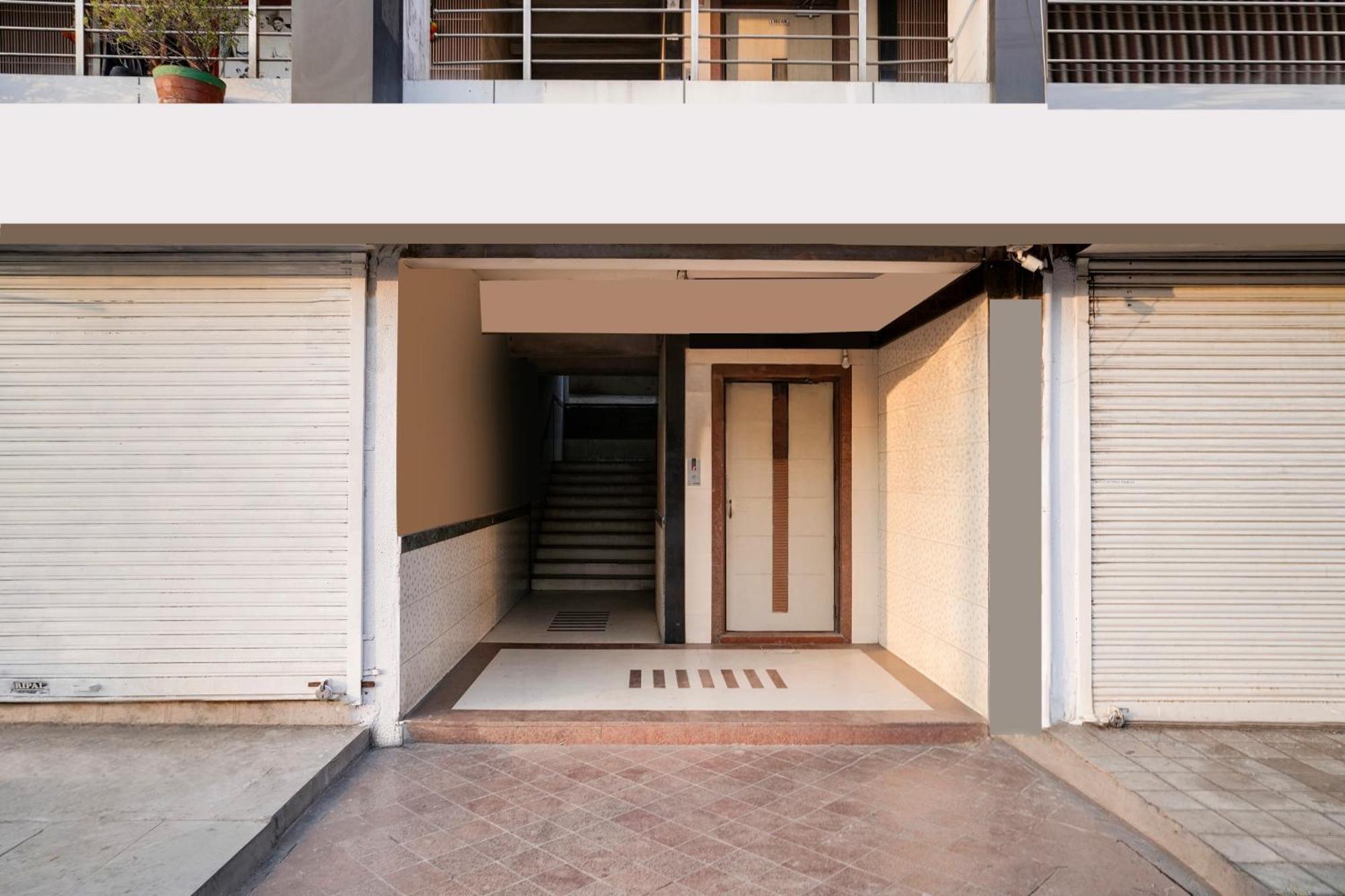 Hotel O Vanya Palace Ahmedabad Exterior photo