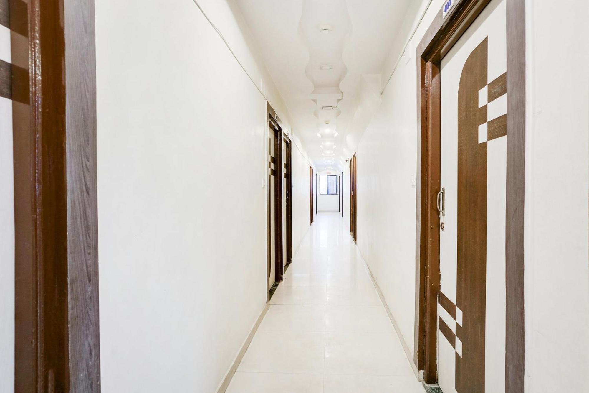Hotel O Vanya Palace Ahmedabad Exterior photo