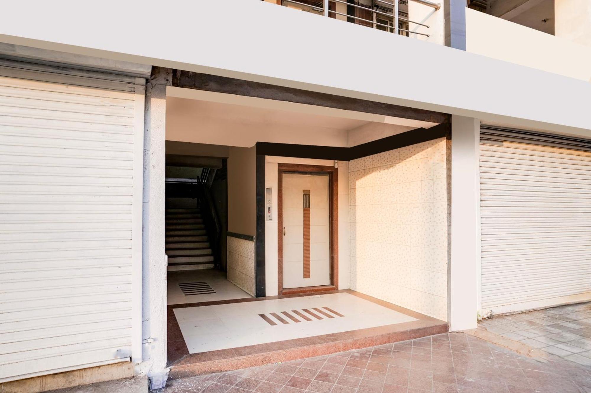 Hotel O Vanya Palace Ahmedabad Exterior photo